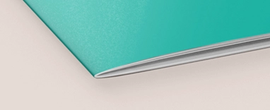 Magazine met geniete afwerking en dikker- en glanzend omslag